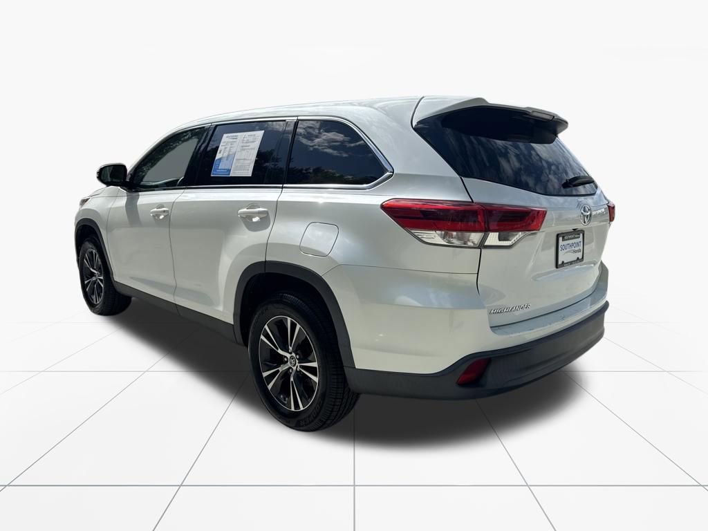 Used 2019 Toyota Highlander LE image 6