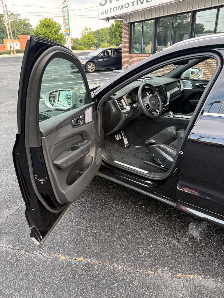 Used 2019 Volvo XC60 T8 R-Design w/ Protection Package Premier AWD/4WD image 19