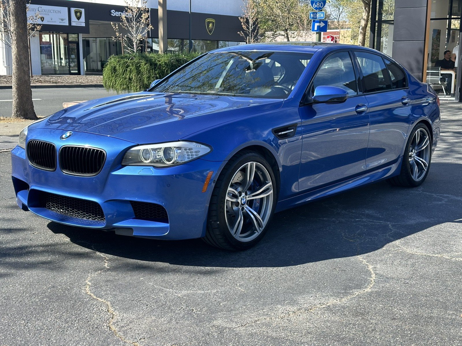 Used 2013 BMW M5 RWD image 3