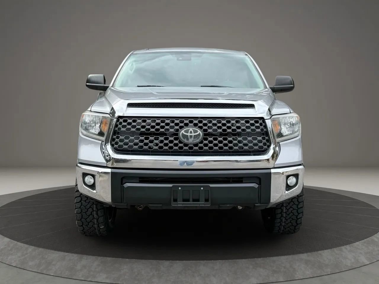 Used 2018 Toyota Tundra SR5 w/ SR5 Upgrade Package image 2