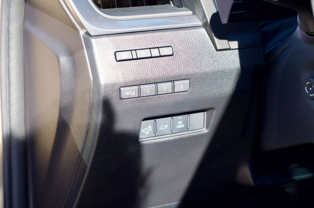 Used 2024 Lexus GX 550 image 36