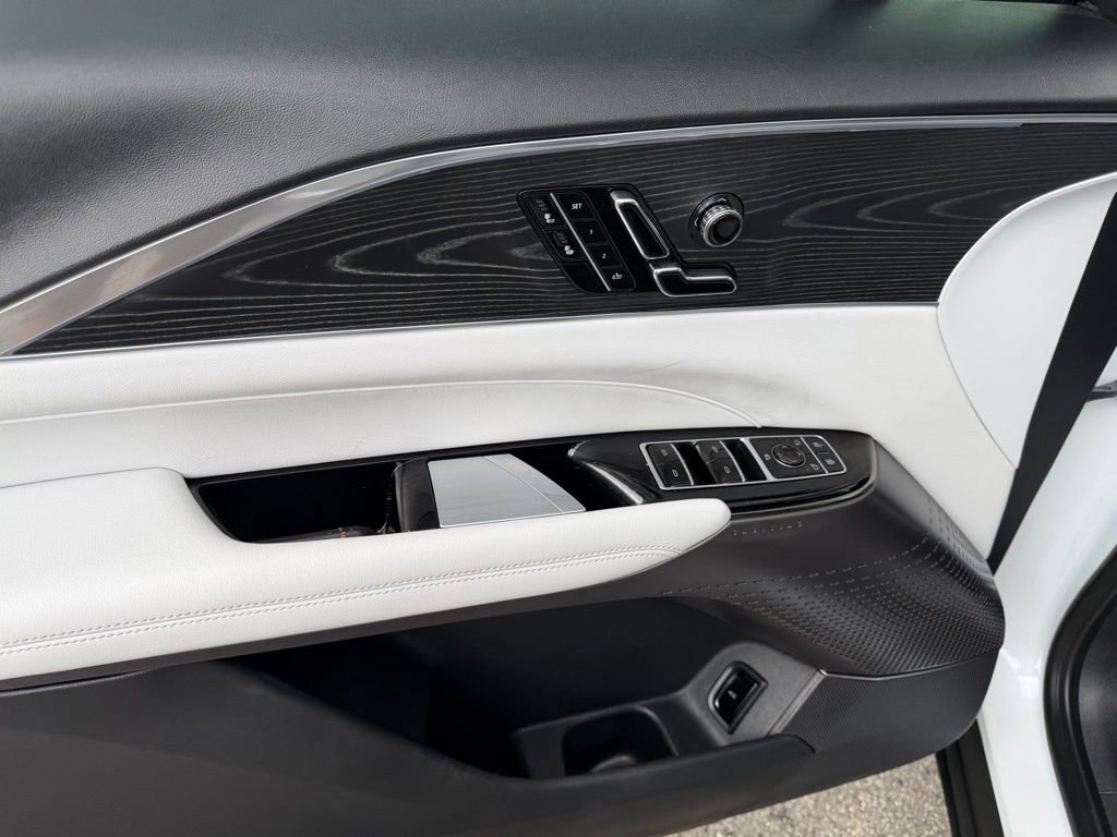 Used 2024 Cadillac Lyriq Sport image 22