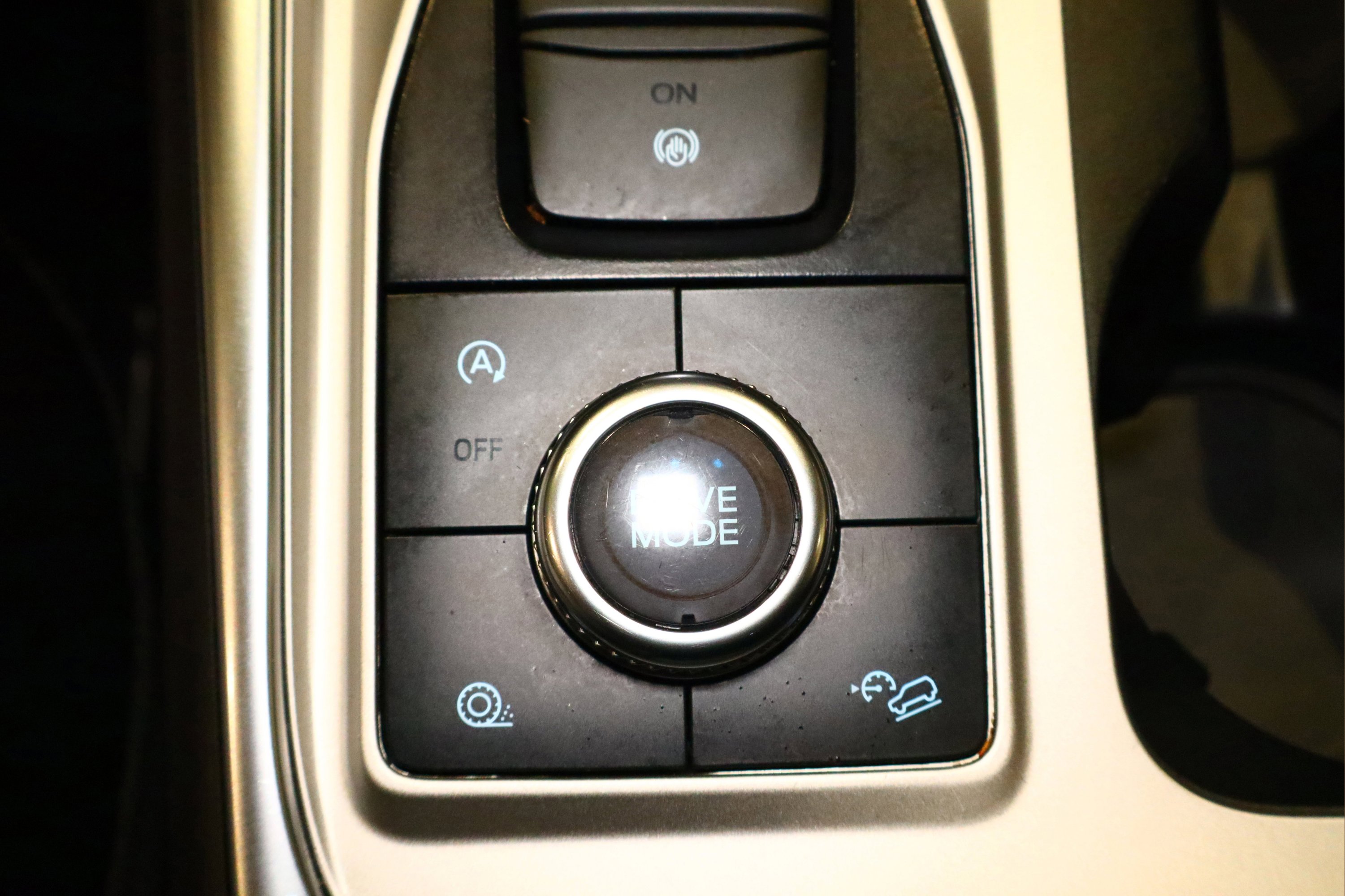 Used 2024 Ford Explorer XLT w/ Equipment Group 202A image 28