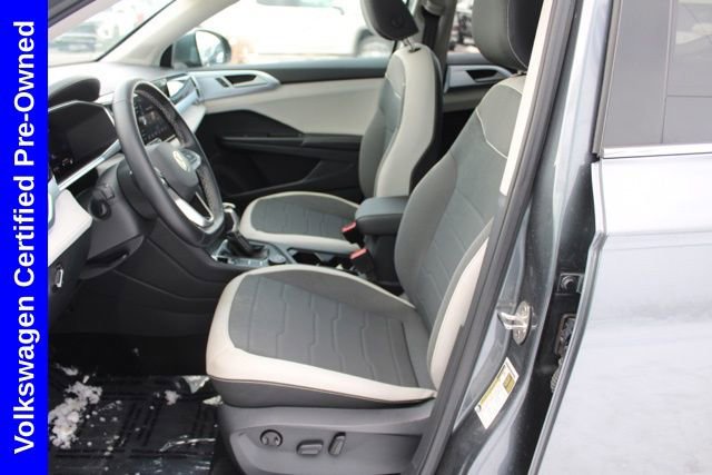 Used 2025 Volkswagen Taos SE image 12