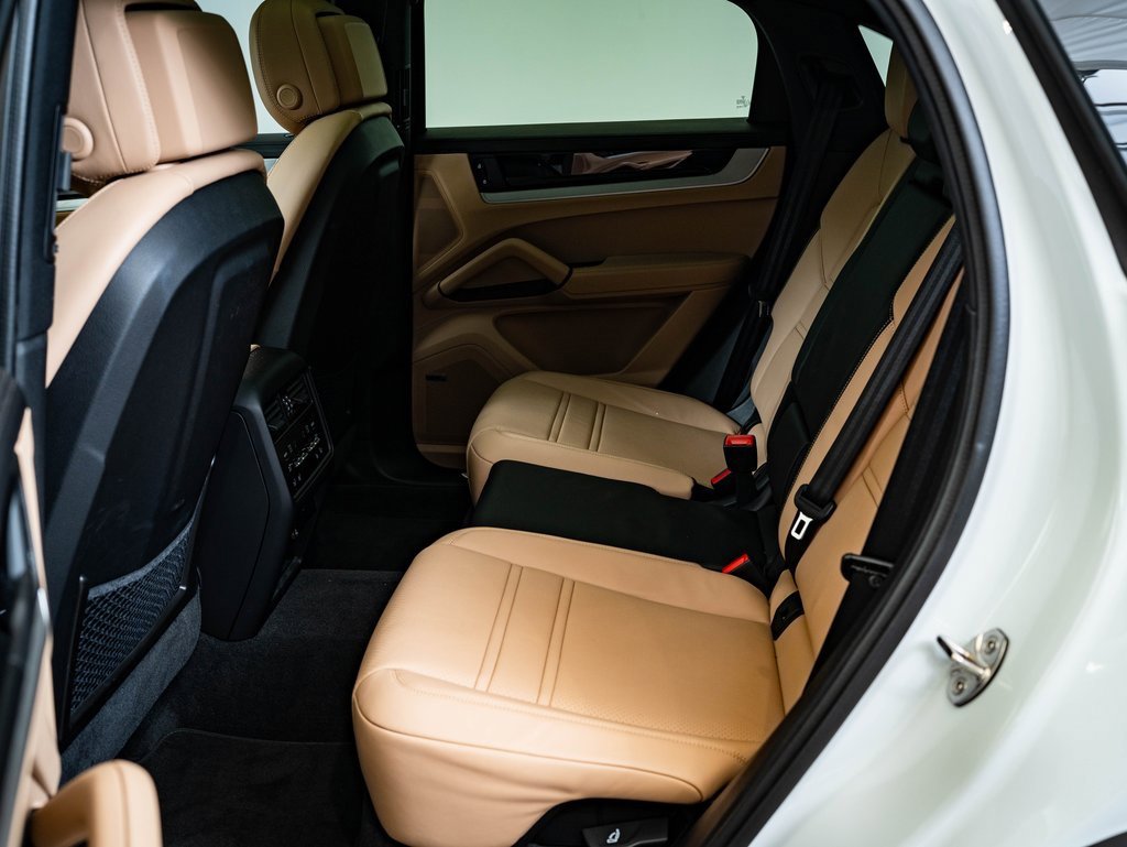 Certified 2024 Porsche Cayenne Coupe image 37