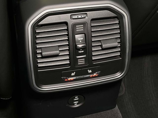 Certified 2025 Porsche Macan AWD/4WD image 28