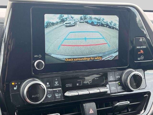 Used 2024 Toyota Highlander XLE AWD/4WD image 36