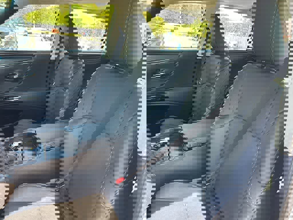 Used 2023 Lexus ES 350 w/ Premium Package FWD image 16