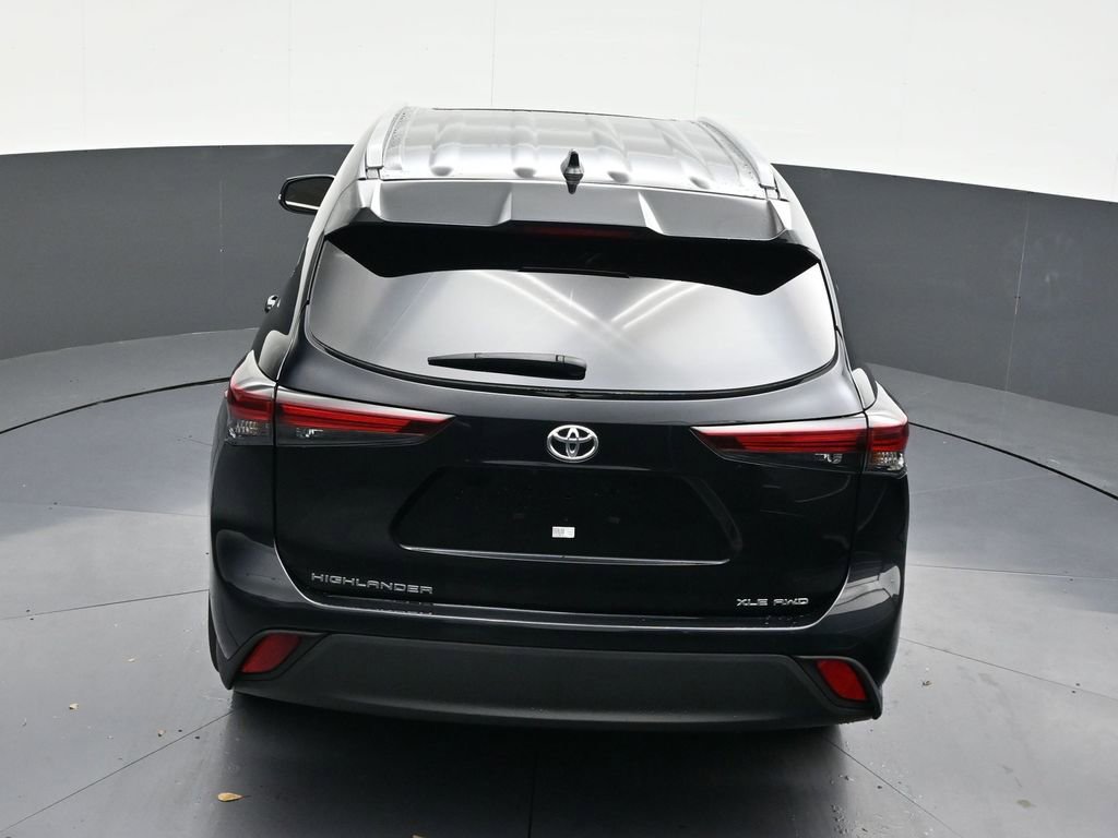 Used 2024 Toyota Highlander XLE image 19