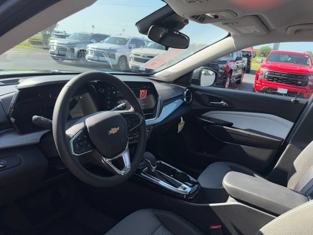 New 2026 Chevrolet Trax LT w/ LT Convenience Package FWD image 8