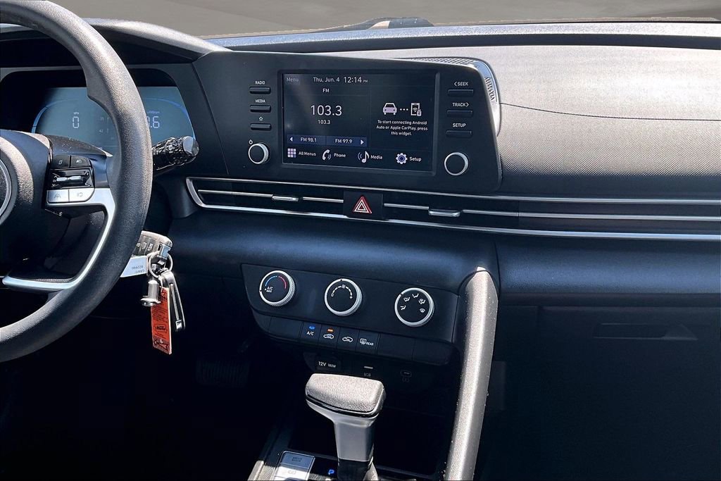 Used 2024 Hyundai Elantra SE FWD image 7
