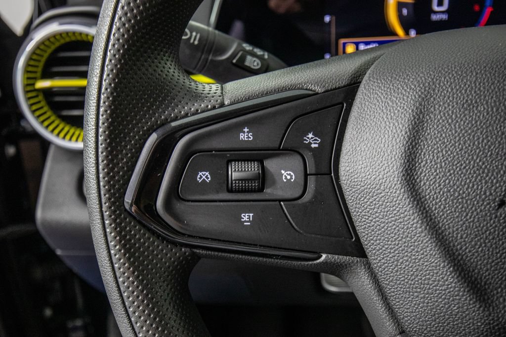 Used 2025 Chevrolet Trax LT FWD image 19