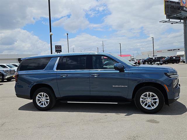 Certified 2025 Chevrolet Suburban LT RWD image 6