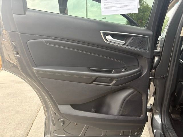 Used 2019 Ford Edge Titanium image 26