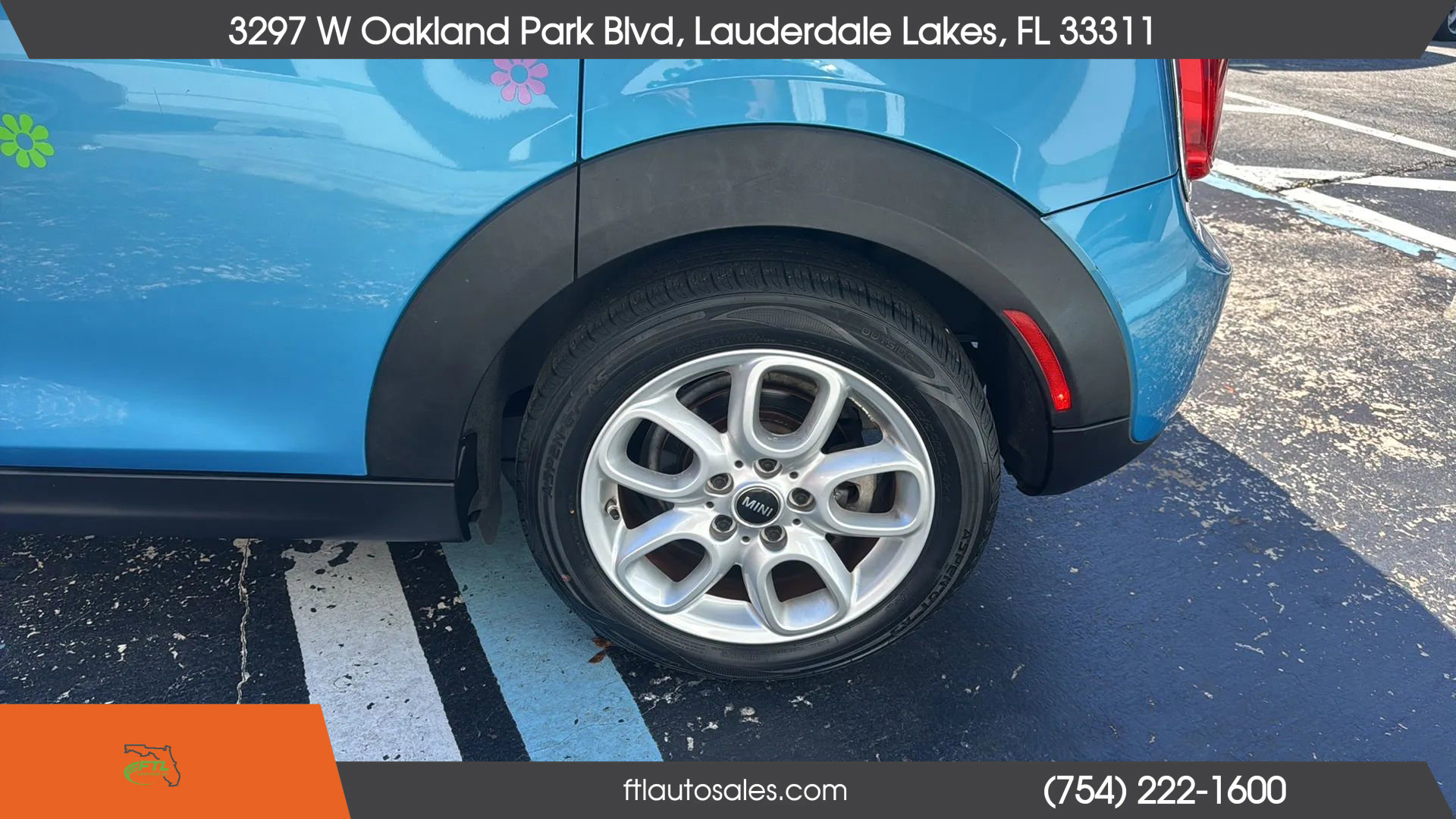 Used 2015 MINI Cooper 4-Door Hardtop image 16