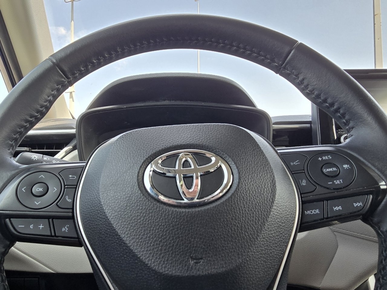 Certified 2022 Toyota Corolla Cross LE AWD/4WD image 25
