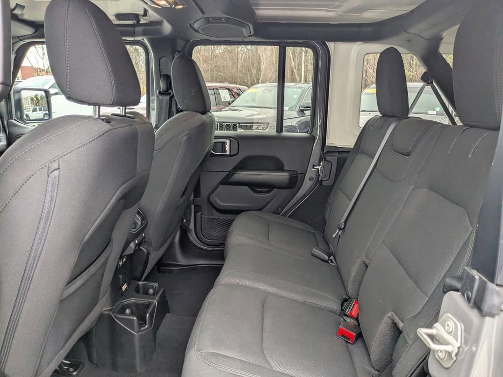 Used 2023 Jeep Wrangler Unlimited Sahara AWD/4WD image 12