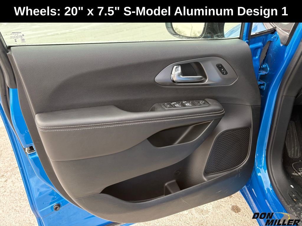 New 2026 Chrysler Pacifica Select w/ S Appearance Package image 10