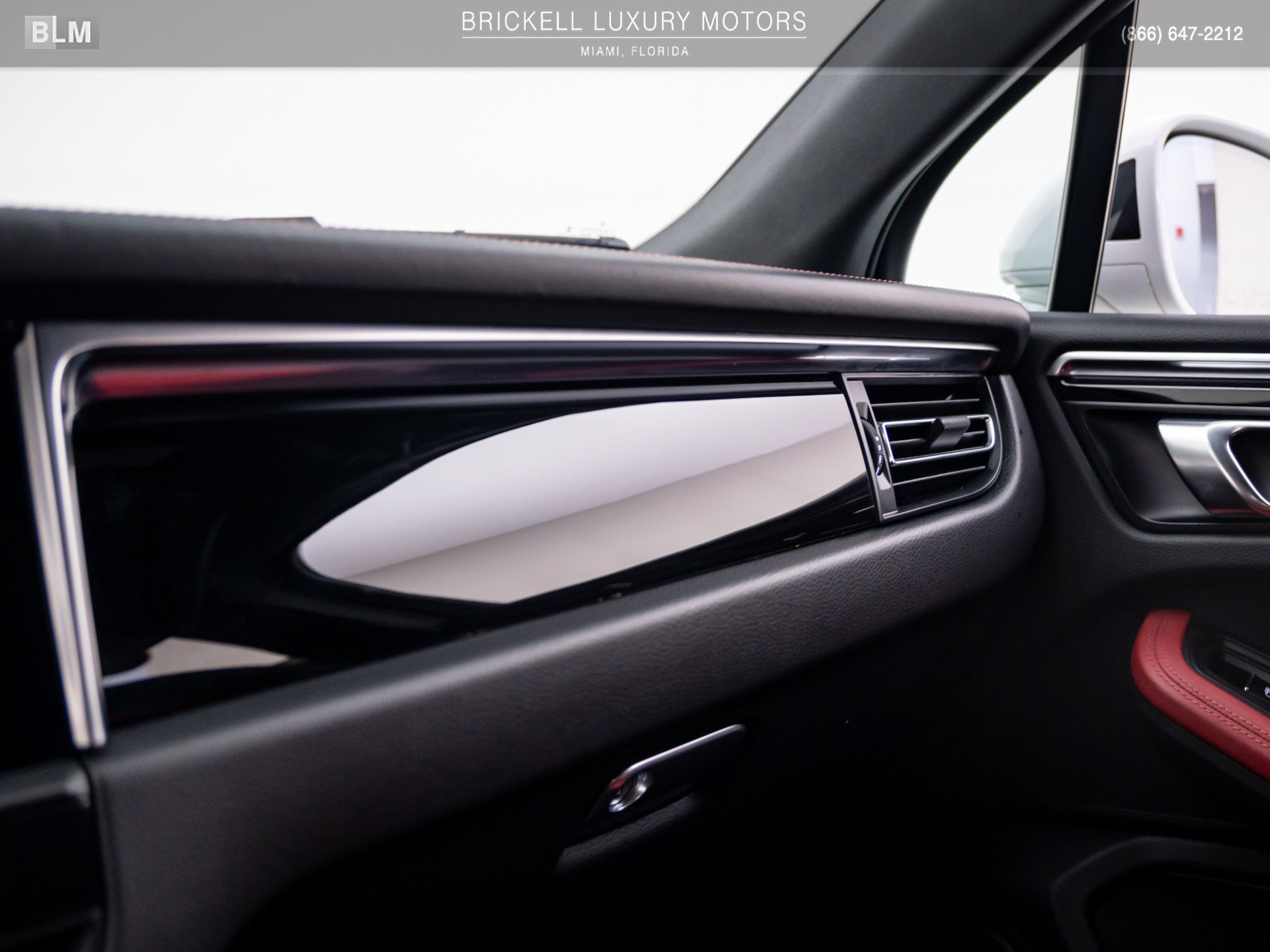 Used 2023 Porsche Macan S AWD/4WD image 27