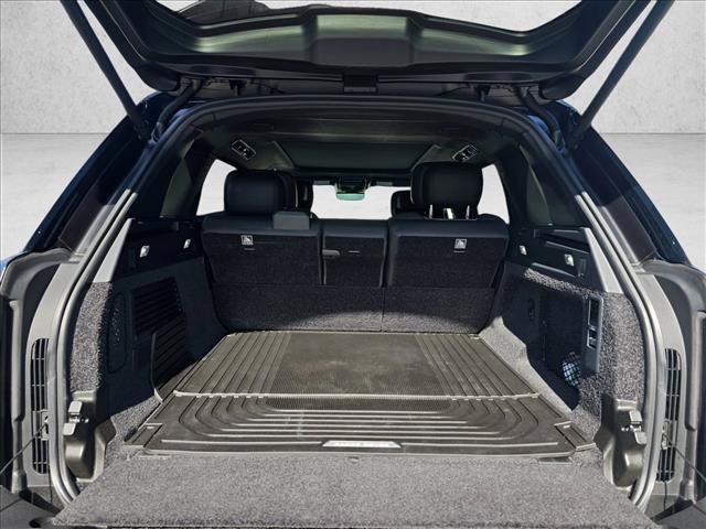 Used 2025 Land Rover Range Rover SV AWD/4WD image 12