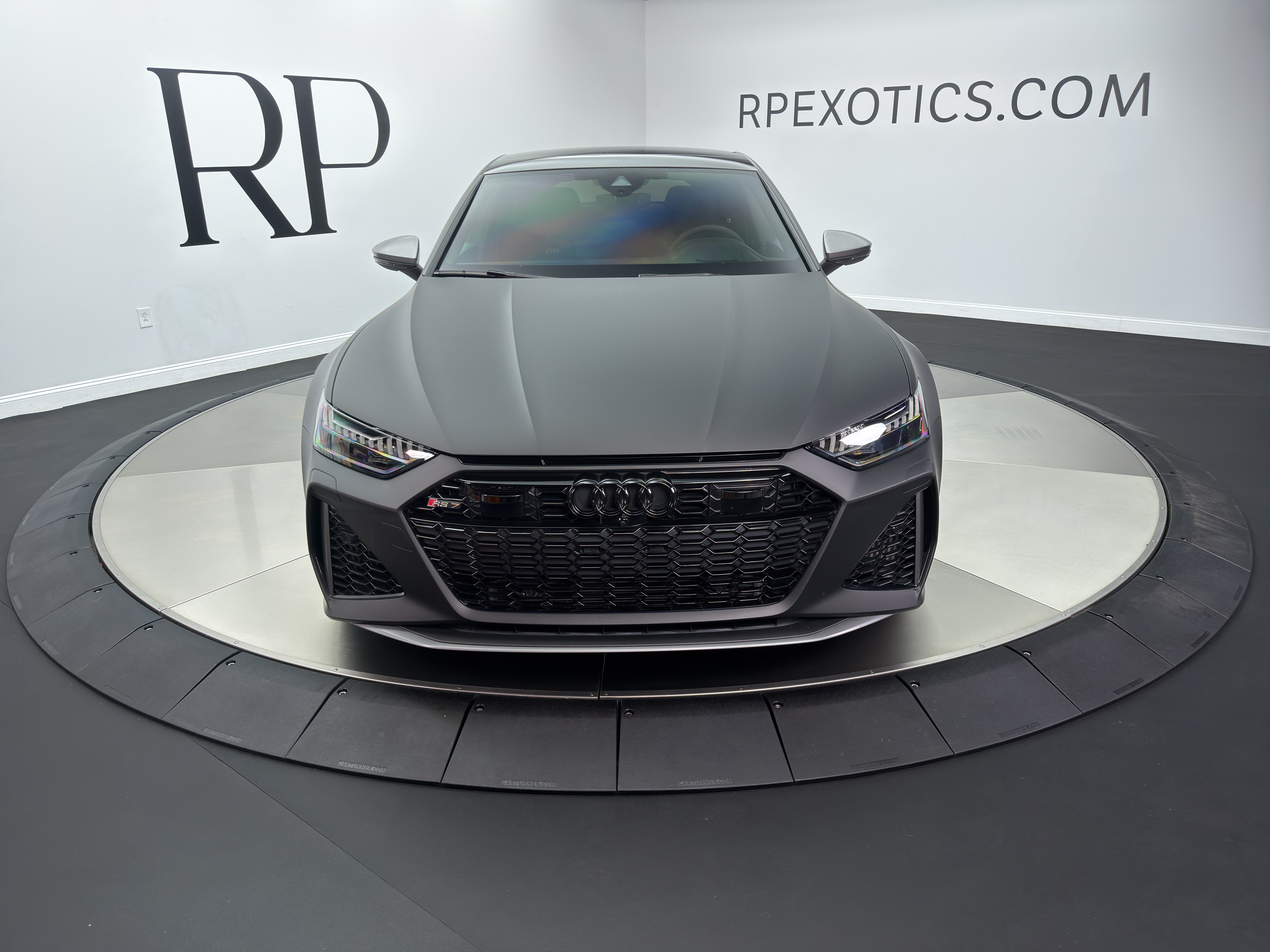 Used 2024 Audi RS 7 Performance AWD/4WD image 2