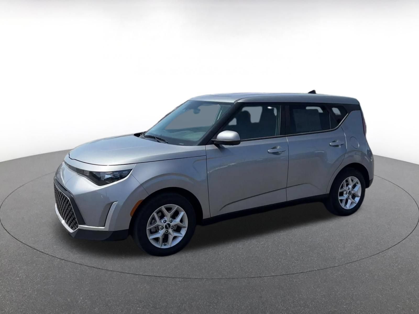 Used 2025 Kia Soul LX w/ LX Technology Package FWD image 6