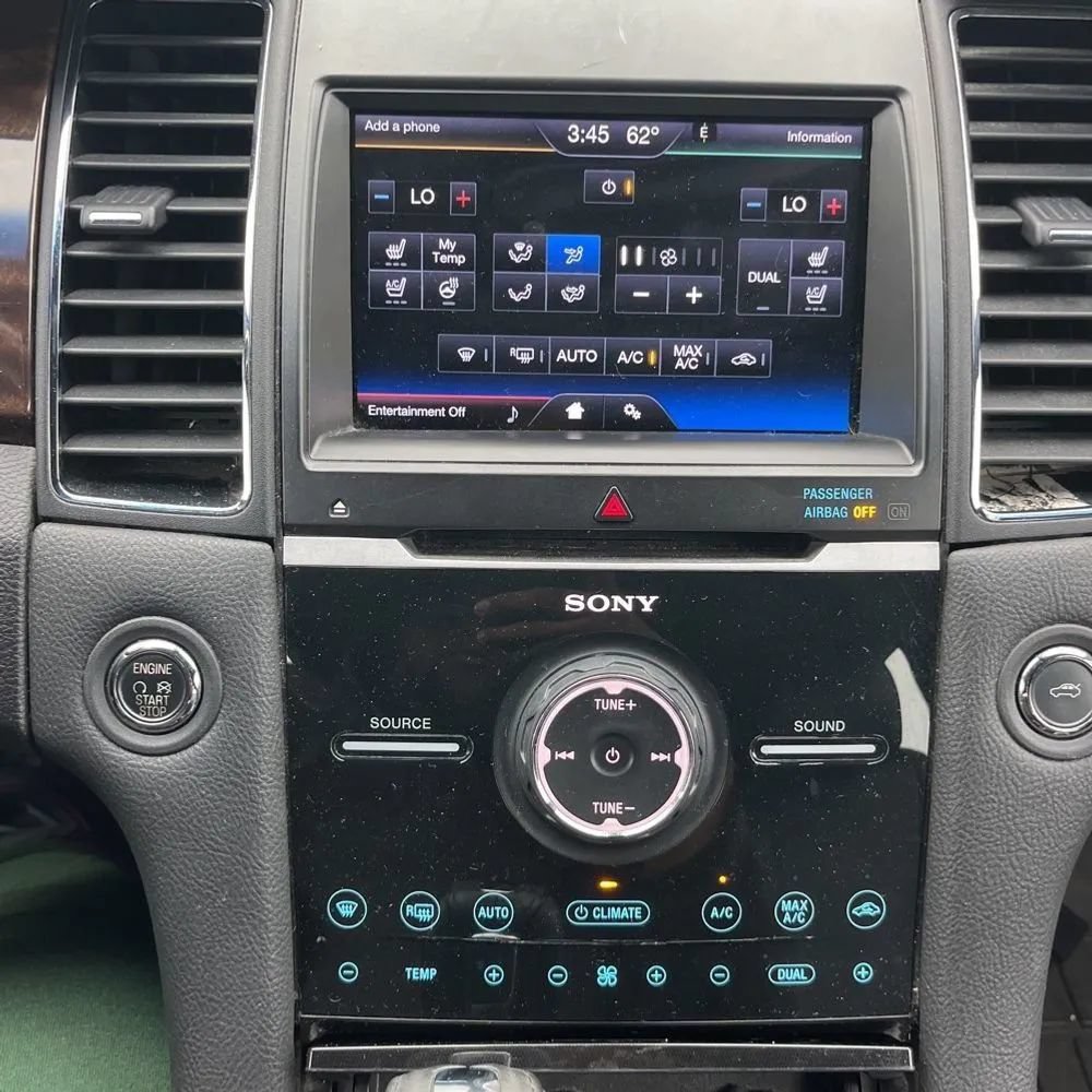 Used 2013 Ford Taurus Limited AWD/4WD image 29