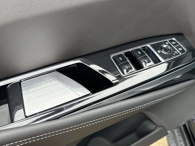 Used 2025 Cadillac Escalade Premium Luxury AWD/4WD image 15