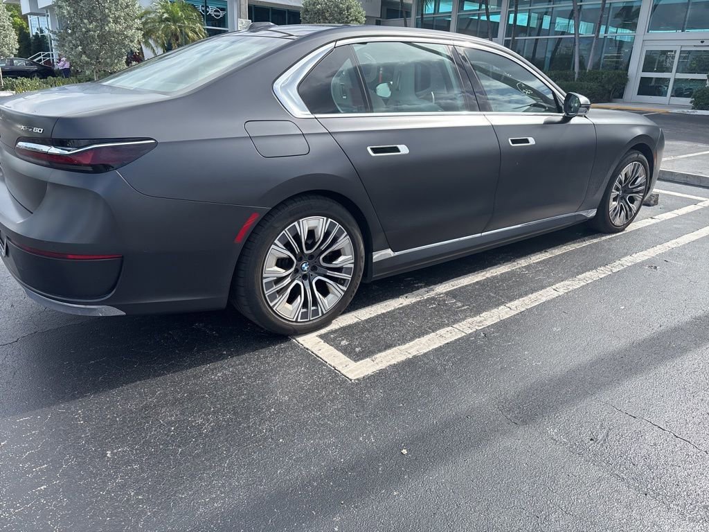 Used 2023 BMW i7 xDrive60 AWD/4WD image 11