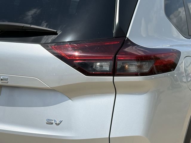 Used 2023 Nissan Rogue SV FWD image 6