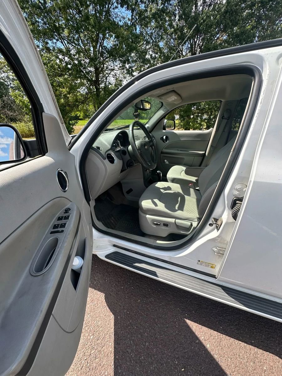 Used 2010 Chevrolet HHR LT w/ LT Preferred Equipment Group image 18