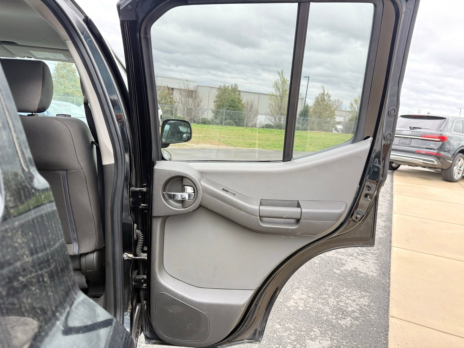 Used 2011 Nissan Xterra X image 18