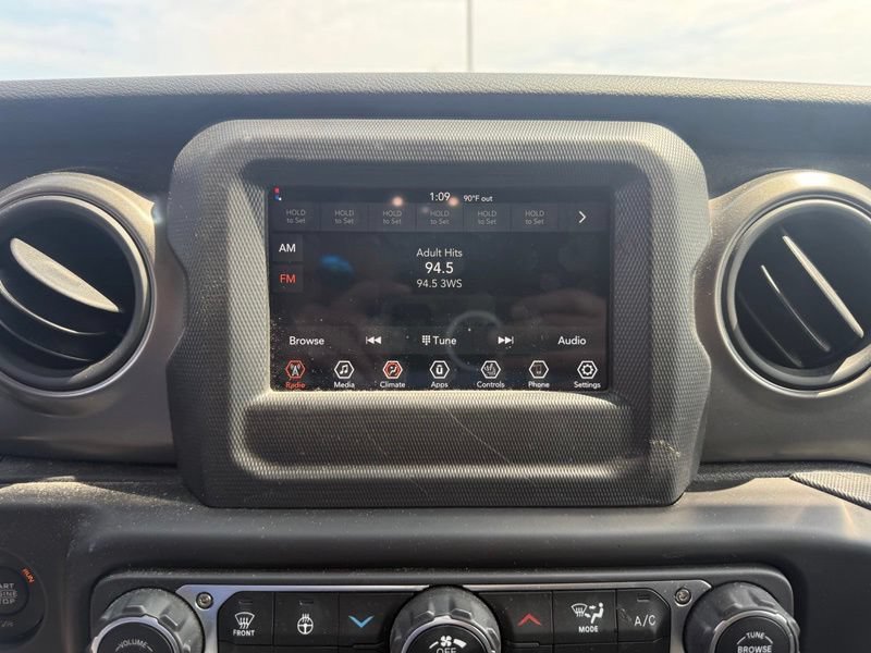 Used 2023 Jeep Gladiator Sport AWD/4WD image 7