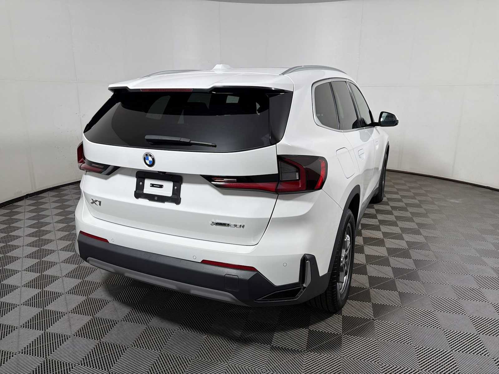 Used 2023 BMW X1 xDrive28i w/ Premium Package AWD/4WD image 6