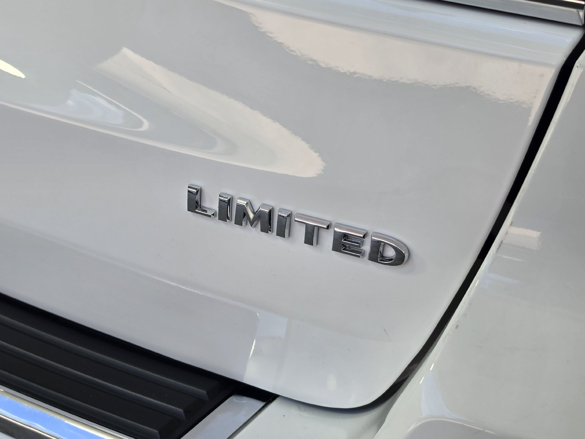 Used 2018 Jeep Grand Cherokee Limited w/ Luxury Group II AWD/4WD image 11