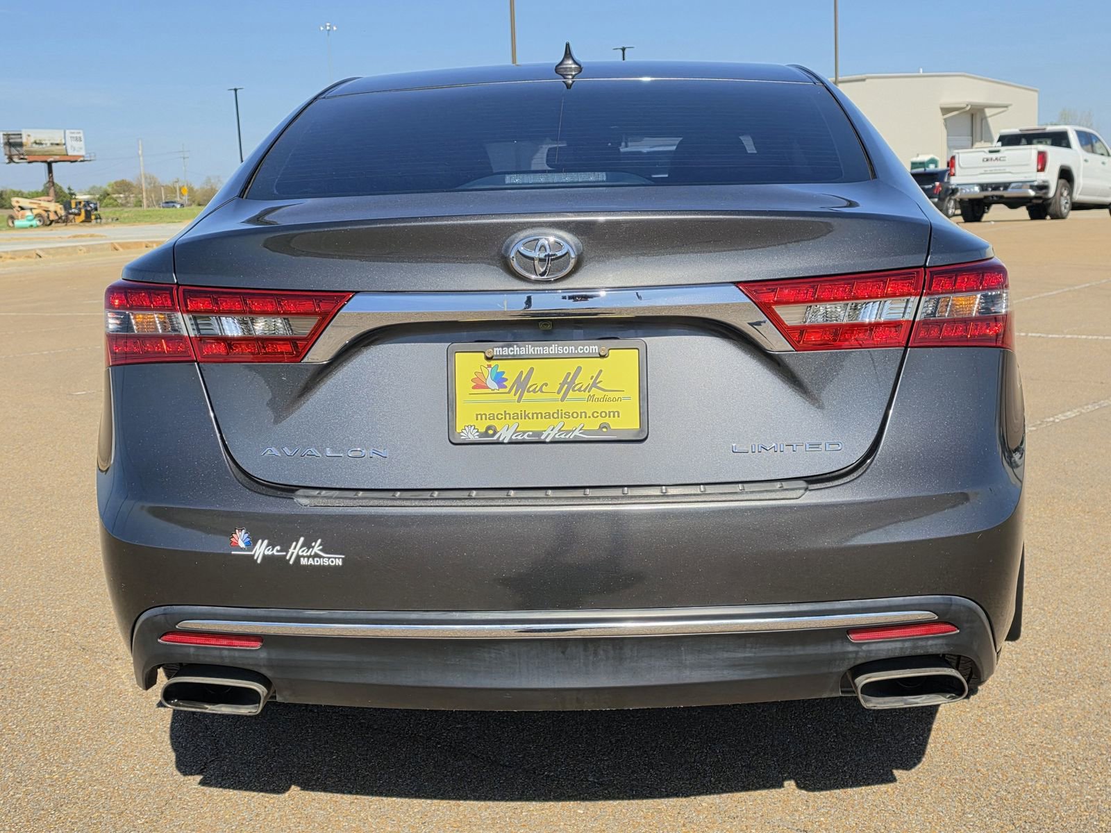 Used 2017 Toyota Avalon Limited image 4