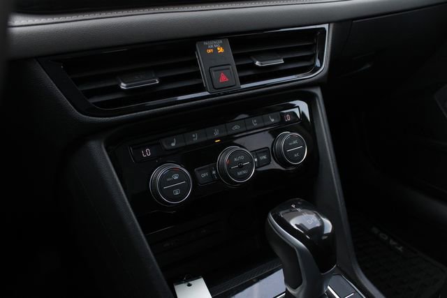 Used 2024 Volkswagen Taos SEL AWD/4WD image 17