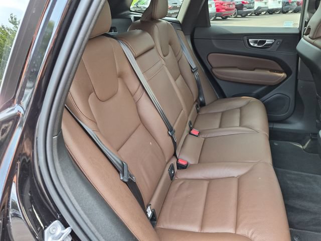 Used 2021 Volvo XC60 T5 Momentum w/ Premium Package AWD/4WD image 30