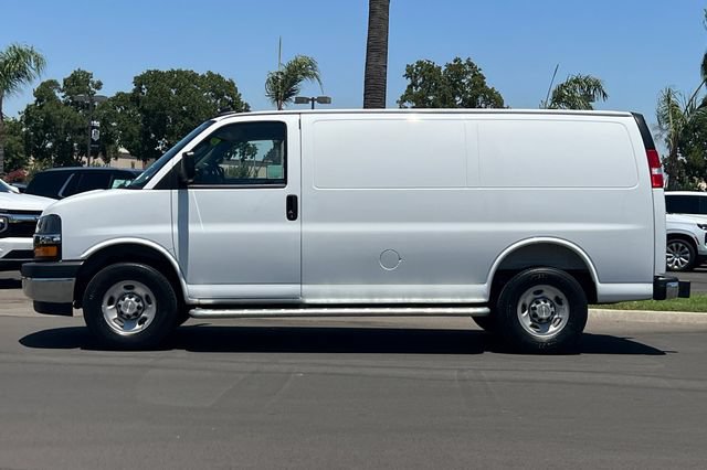 Used 2025 Chevrolet Express 2500 w/ Driver Convenience Package RWD image 7