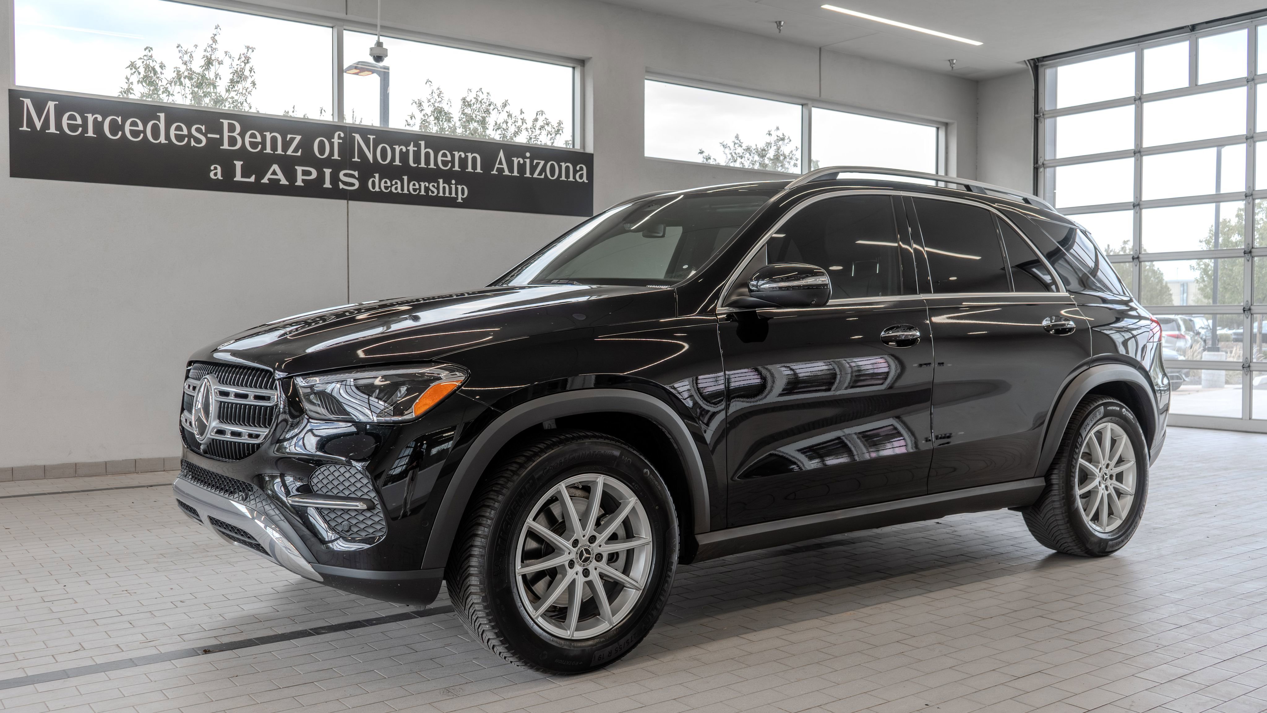 Used 2024 Mercedes-Benz GLE 350 4MATIC image 3