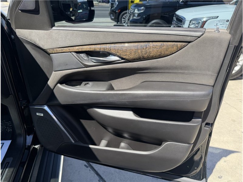 Used 2015 Cadillac Escalade ESV Platinum AWD/4WD image 37