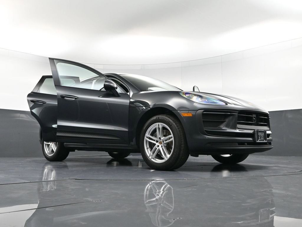 Certified 2025 Porsche Macan image 37