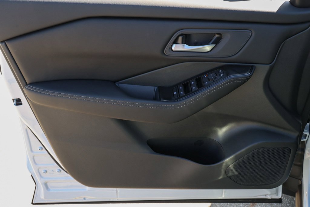 New 2026 Nissan Rogue SV FWD image 24