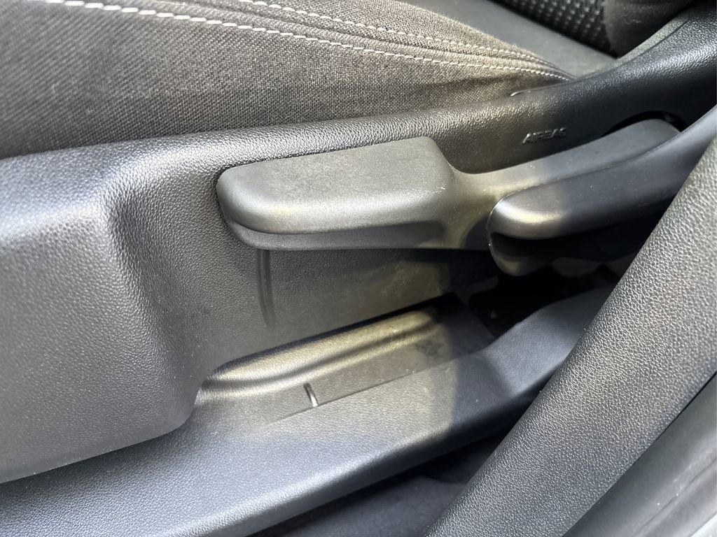 Used 2024 GMC Terrain SLE image 34