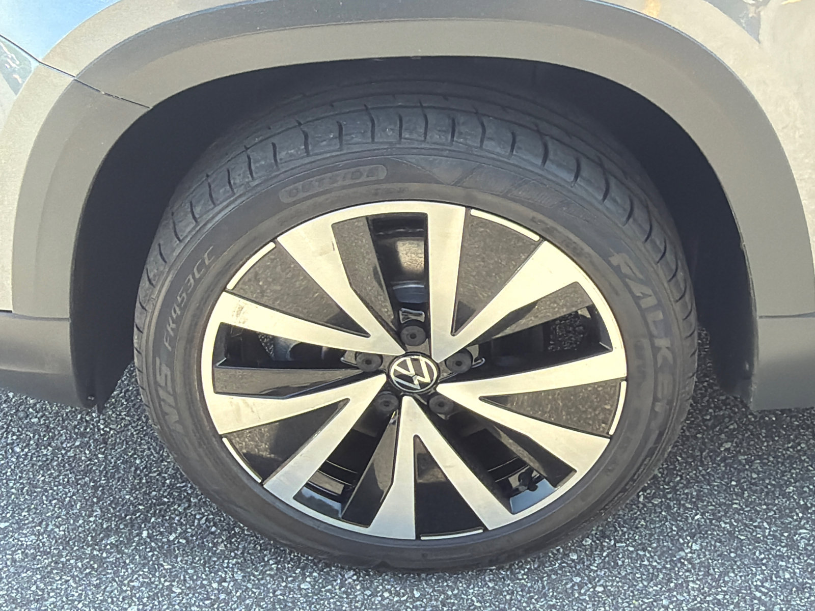 Used 2022 Volkswagen Taos SE w/ Panoramic Sunroof Package image 11