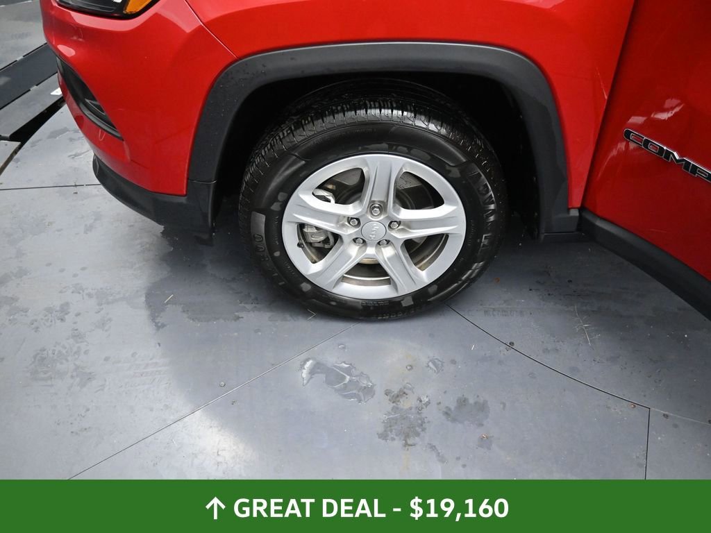 Used 2024 Jeep Compass Latitude image 14