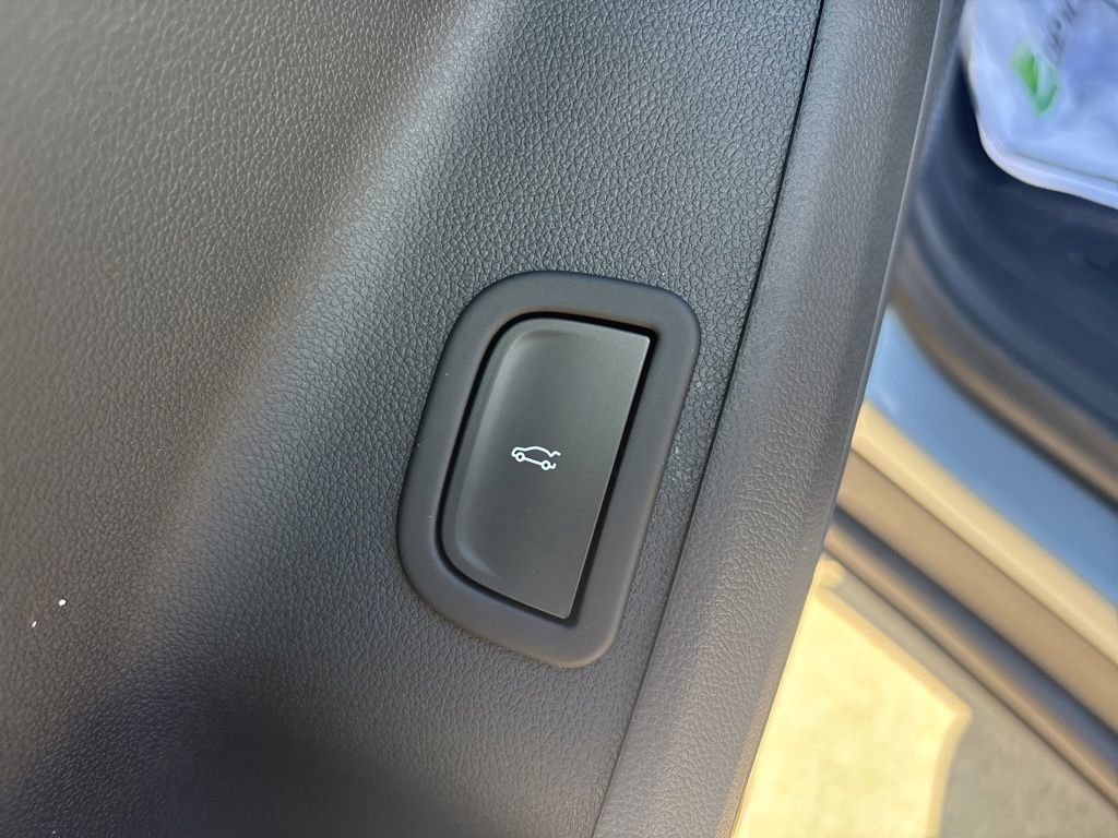 New 2026 Chevrolet Traverse LT w/ Midnight/Sport Edition FWD image 15