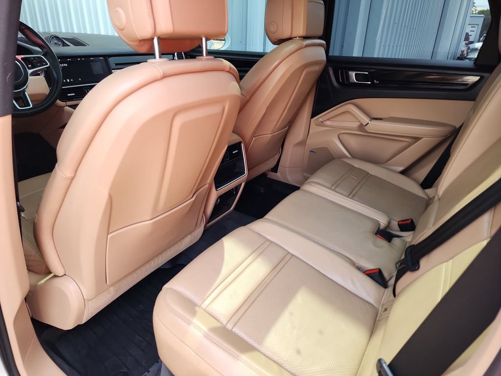 Used 2020 Porsche Cayenne AWD/4WD image 38