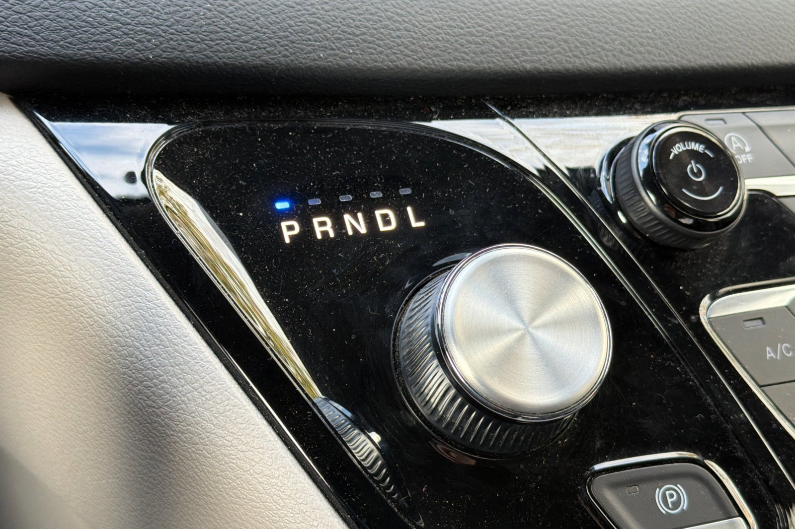 Used 2023 Chrysler Pacifica Touring-L image 21