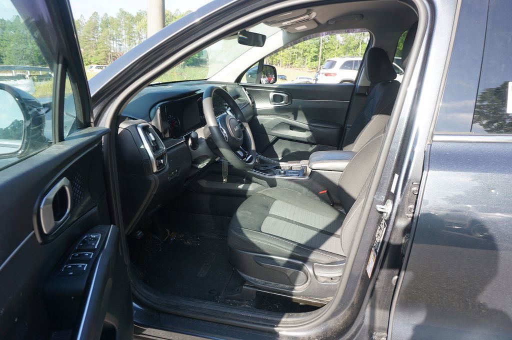 Used 2022 Kia Sorento LX FWD image 2